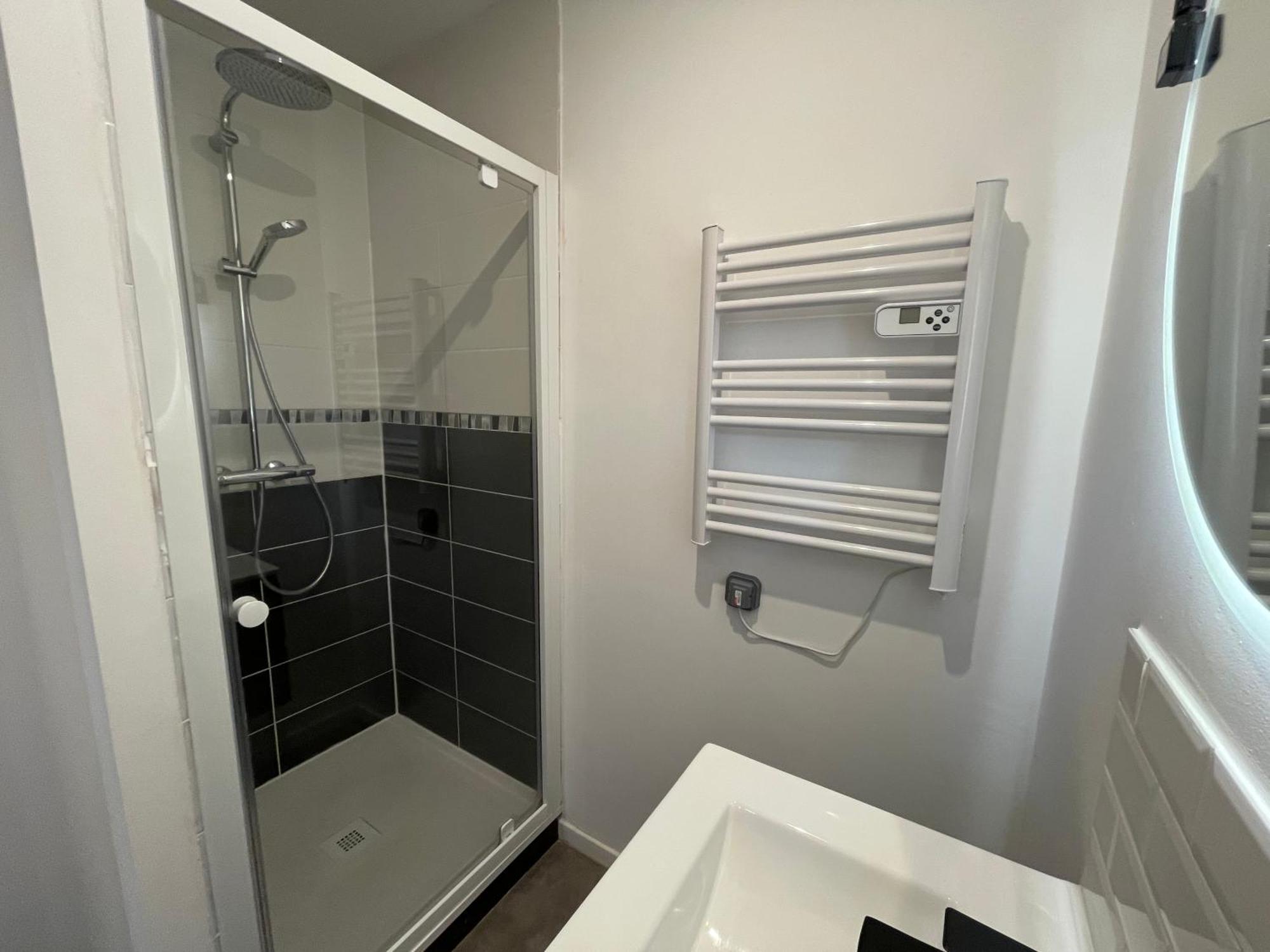 Les 3 Suites - 6 Personnes - 3 Chambres Avec Sdb Privatives Lens Zewnętrze zdjęcie